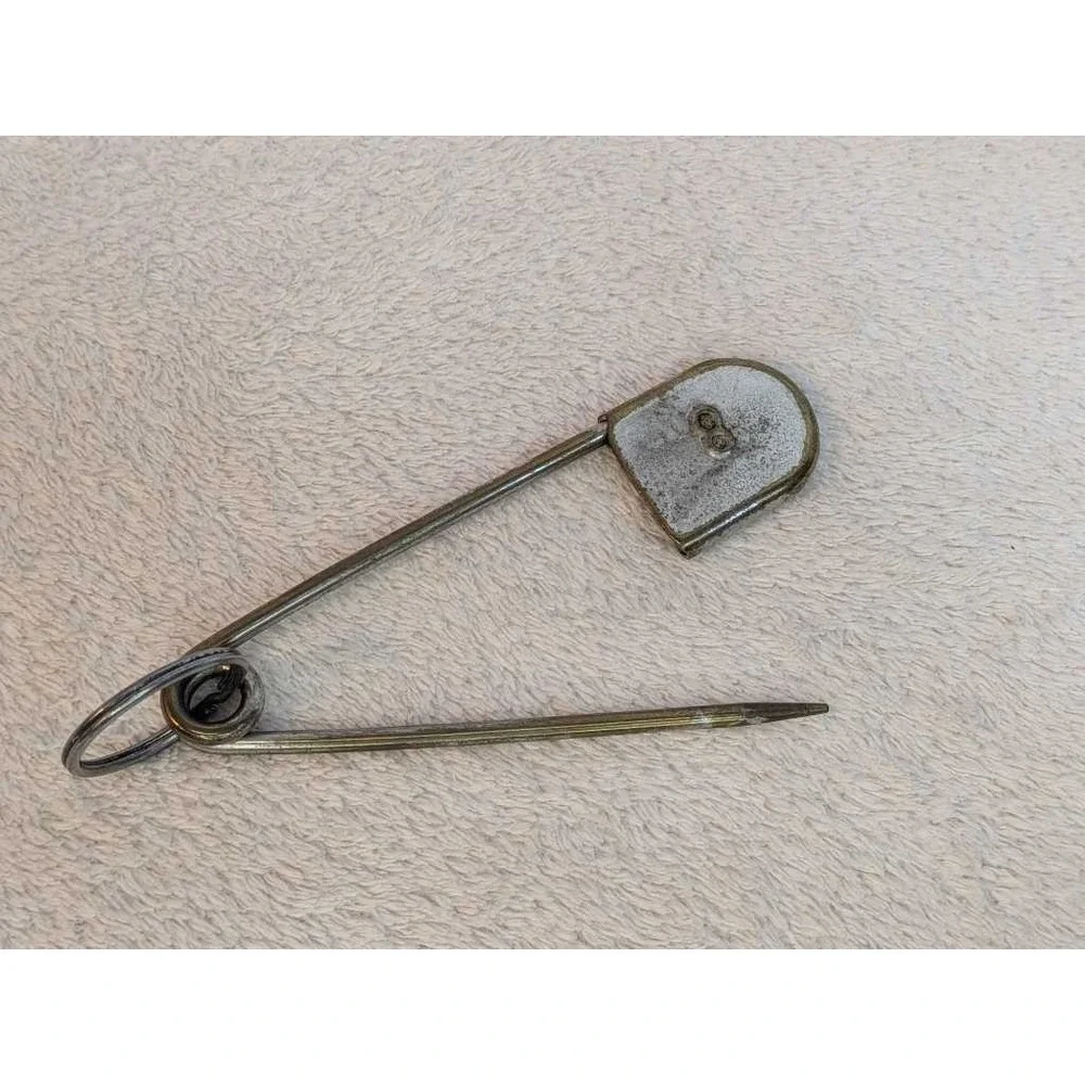 Vintage Risdon Safety Pin Keychain with Number 8 - Collectible Metal Charm
